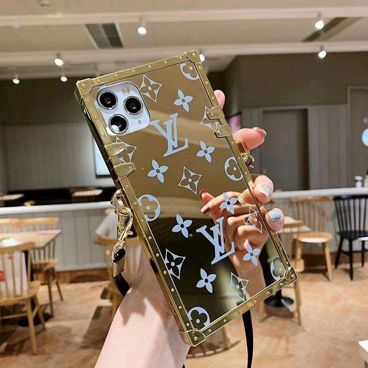 キラキラ Louis Vuitton セレブ愛用iphone12miniケース チャーム付き