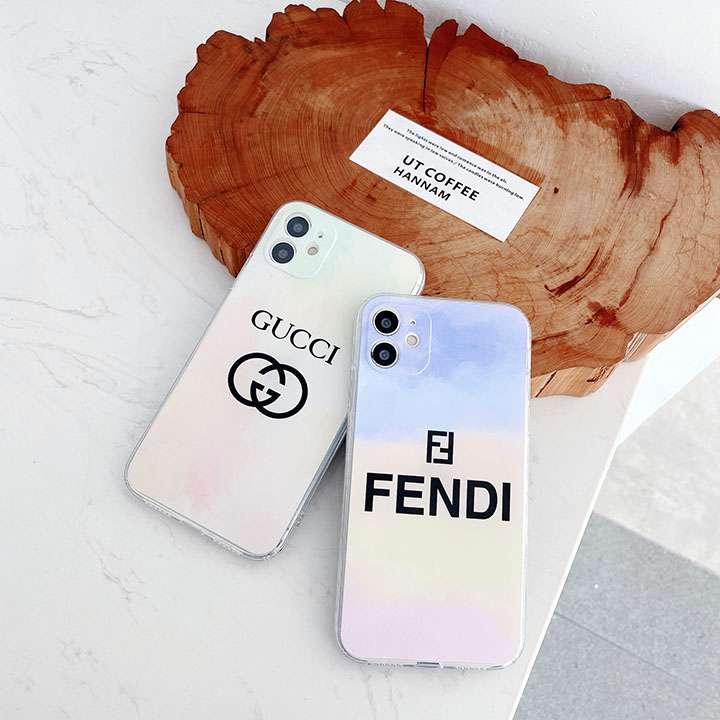 iPhone x fendiスマホケース